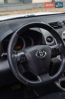 Внедорожник / Кроссовер Toyota RAV4 2010 в 
