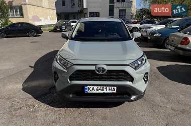 Внедорожник / Кроссовер Toyota RAV4 2022 в 