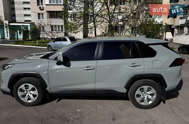 Внедорожник / Кроссовер Toyota RAV4 2022 в 