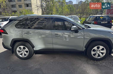 Внедорожник / Кроссовер Toyota RAV4 2022 в 