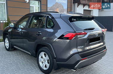 Внедорожник / Кроссовер Toyota RAV4 2019 в 