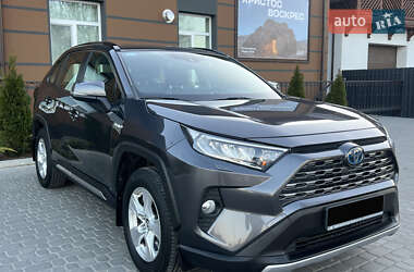 Внедорожник / Кроссовер Toyota RAV4 2019 в 
