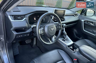 Внедорожник / Кроссовер Toyota RAV4 2019 в 