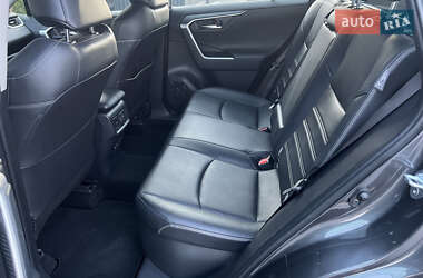 Внедорожник / Кроссовер Toyota RAV4 2019 в 