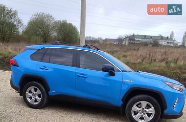 Внедорожник / Кроссовер Toyota RAV4 2021 в 
