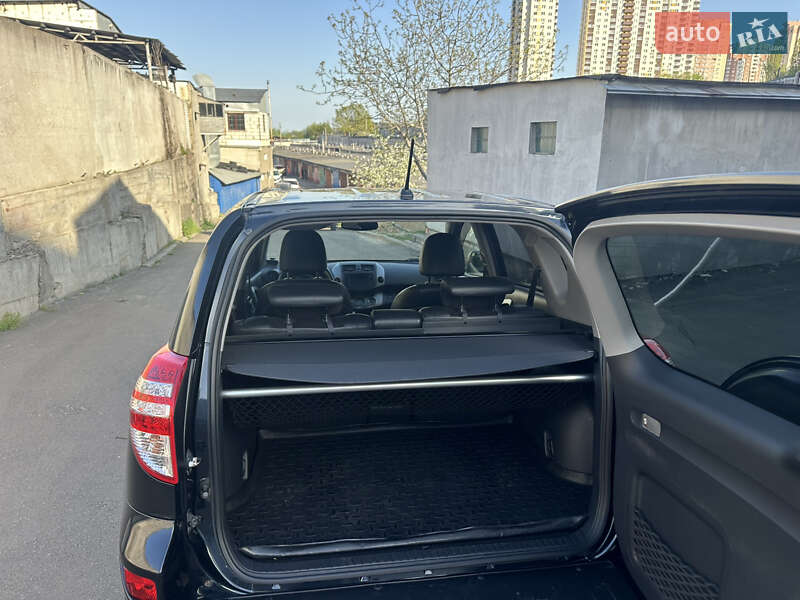 Внедорожник / Кроссовер Toyota RAV4 2012 в Киеве