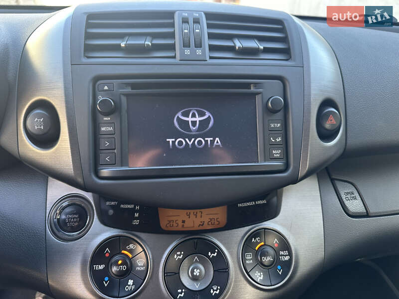 Внедорожник / Кроссовер Toyota RAV4 2012 в Киеве