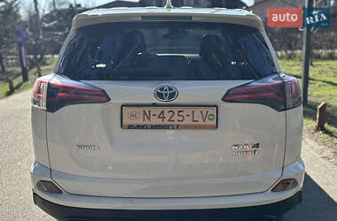 Внедорожник / Кроссовер Toyota RAV4 2018 в 