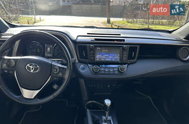 Внедорожник / Кроссовер Toyota RAV4 2018 в 