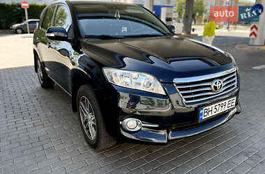 Внедорожник / Кроссовер Toyota RAV4 2012 в 