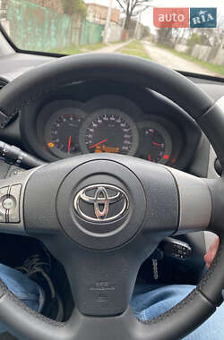 Внедорожник / Кроссовер Toyota RAV4 2007 в 