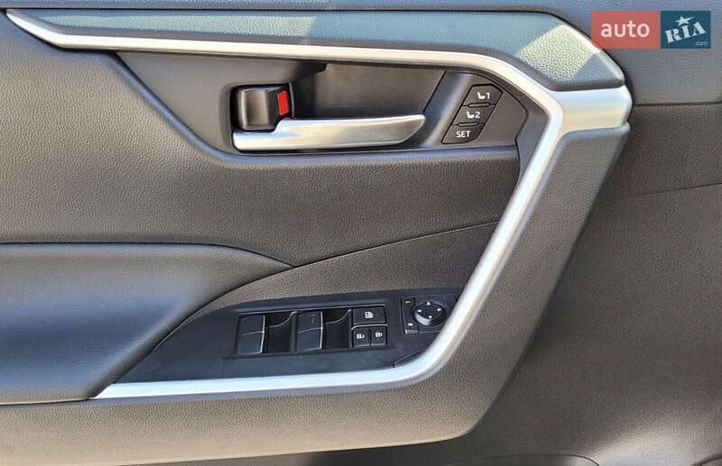 Позашляховик / Кросовер Toyota RAV4 2021 в Запоріжжі