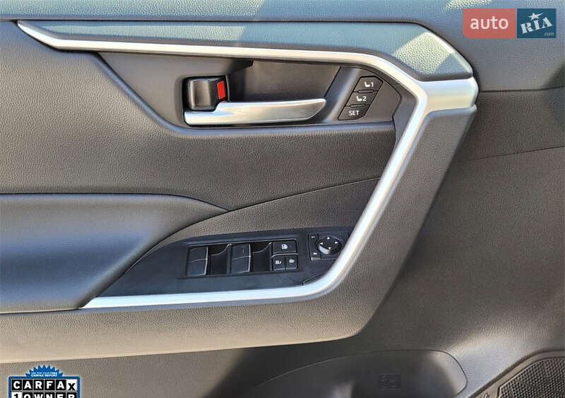 Позашляховик / Кросовер Toyota RAV4 2021 в Запоріжжі