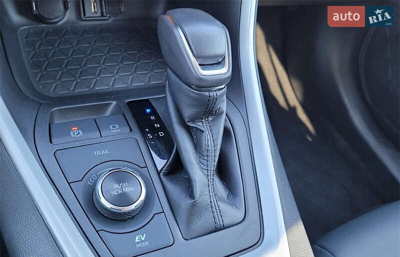 Позашляховик / Кросовер Toyota RAV4 2021 в Запоріжжі