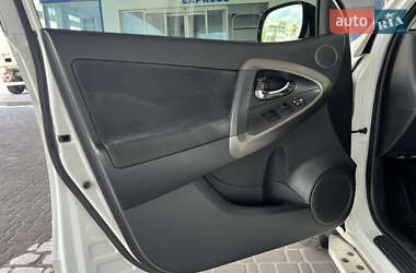 Внедорожник / Кроссовер Toyota RAV4 2011 в 