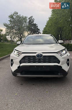 Внедорожник / Кроссовер Toyota RAV4 2019 в Киеве