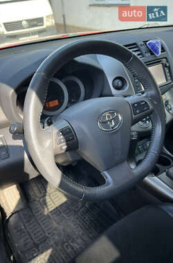 Внедорожник / Кроссовер Toyota RAV4 2012 в 
