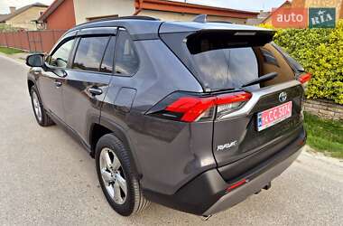 Внедорожник / Кроссовер Toyota RAV4 2020 в 