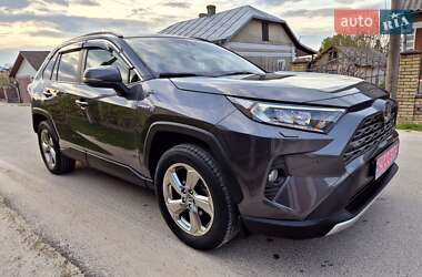 Внедорожник / Кроссовер Toyota RAV4 2020 в 