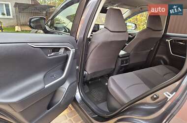 Внедорожник / Кроссовер Toyota RAV4 2020 в 