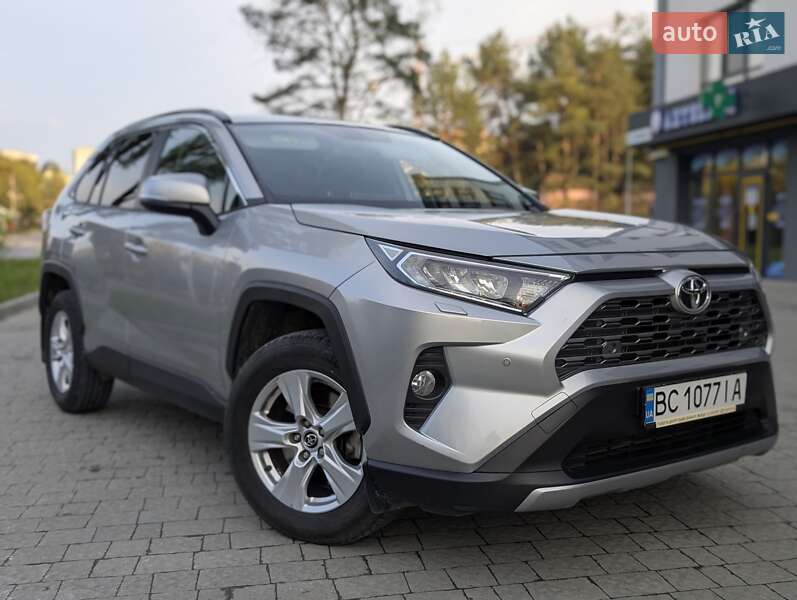 Позашляховик / Кросовер Toyota RAV4 2019 в Львові