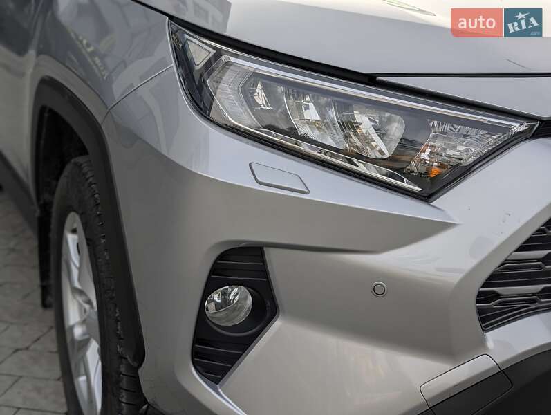 Позашляховик / Кросовер Toyota RAV4 2019 в Львові