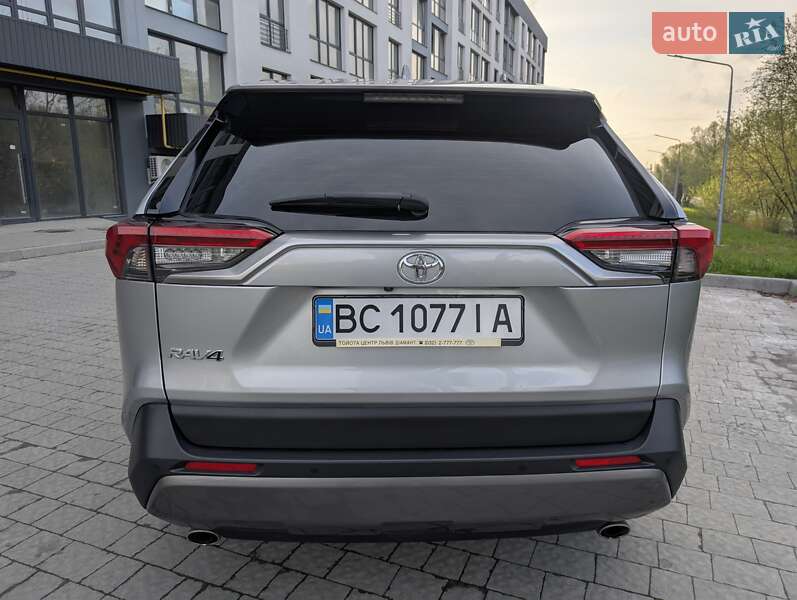 Позашляховик / Кросовер Toyota RAV4 2019 в Львові