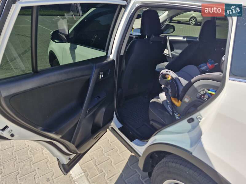 Позашляховик / Кросовер Toyota RAV4 2014 в Чернігові
