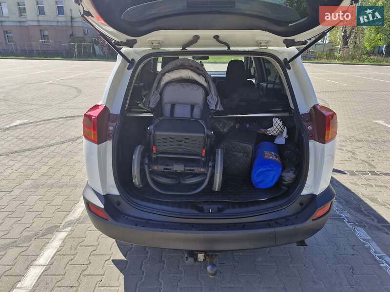 Позашляховик / Кросовер Toyota RAV4 2014 в Чернігові