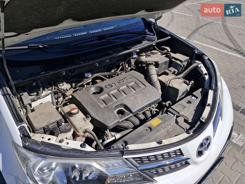 Позашляховик / Кросовер Toyota RAV4 2014 в Чернігові