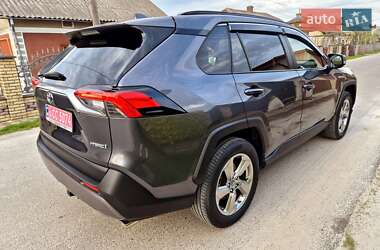 Внедорожник / Кроссовер Toyota RAV4 2020 в 