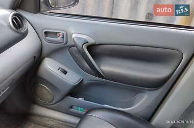 Внедорожник / Кроссовер Toyota RAV4 2003 в 