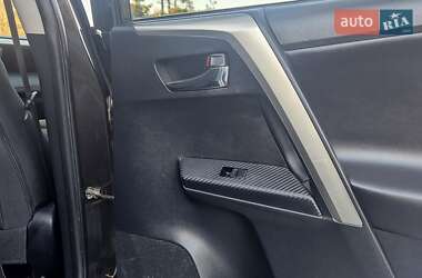 Внедорожник / Кроссовер Toyota RAV4 2014 в 