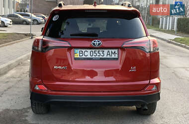 Позашляховик / Кросовер Toyota RAV4 2016 в 