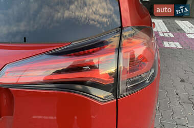 Позашляховик / Кросовер Toyota RAV4 2016 в 