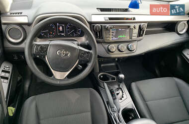 Позашляховик / Кросовер Toyota RAV4 2016 в 