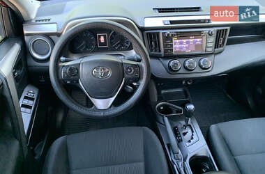 Позашляховик / Кросовер Toyota RAV4 2016 в 