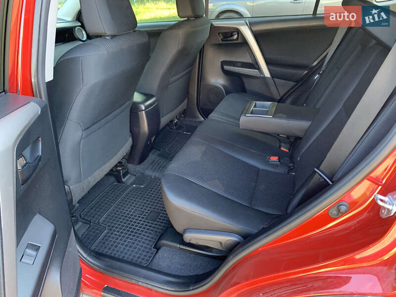 Внедорожник / Кроссовер Toyota RAV4 2016 в Львове