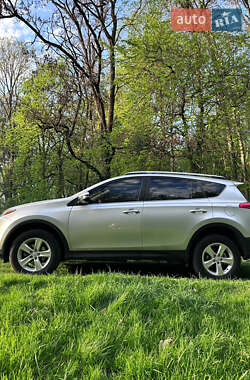 Позашляховик / Кросовер Toyota RAV4 2014 в 