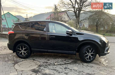 Внедорожник / Кроссовер Toyota RAV4 2017 в 