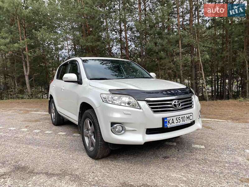Внедорожник / Кроссовер Toyota RAV4 2010 в 