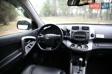 Внедорожник / Кроссовер Toyota RAV4 2010 в 