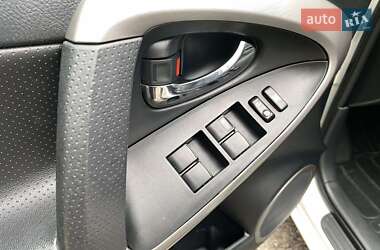 Внедорожник / Кроссовер Toyota RAV4 2010 в 