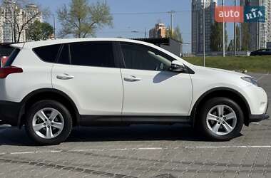 Внедорожник / Кроссовер Toyota RAV4 2013 в 