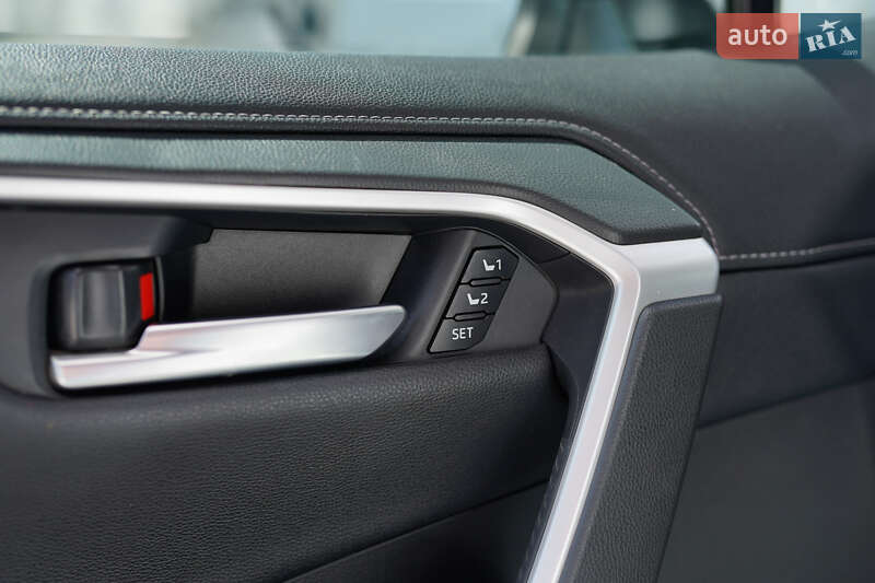 Позашляховик / Кросовер Toyota RAV4 2020 в Львові фото 18 Позашляховик / Кросовер Toyota RAV4 2020 в Львові