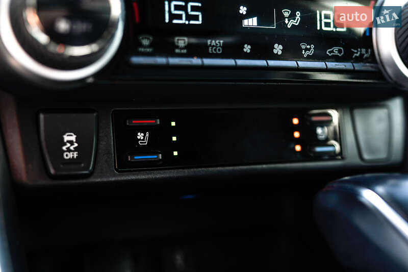 Позашляховик / Кросовер Toyota RAV4 2020 в Львові фото 23 Позашляховик / Кросовер Toyota RAV4 2020 в Львові