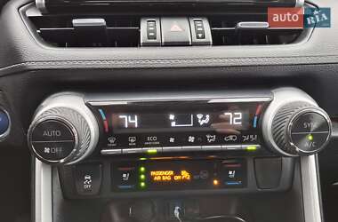 Позашляховик / Кросовер Toyota RAV4 2021 в 