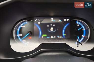 Позашляховик / Кросовер Toyota RAV4 2021 в 