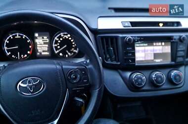 Внедорожник / Кроссовер Toyota RAV4 2018 в 