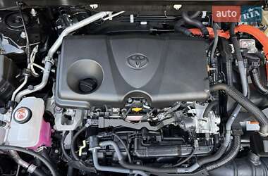 Внедорожник / Кроссовер Toyota RAV4 2024 в 